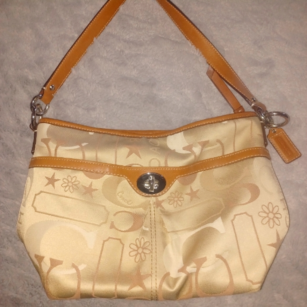 Small beige Coach purse